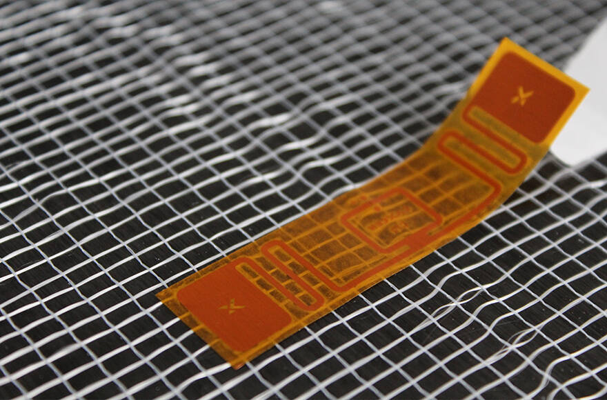 Projekt RFID-Integration in CFK-Großserienbauteile | smart-TEC | © smart-TEC GmbH & Co. KG